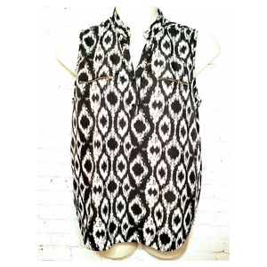 🥀Time to Bloom🥀 b&w pullover sleeveless blouse